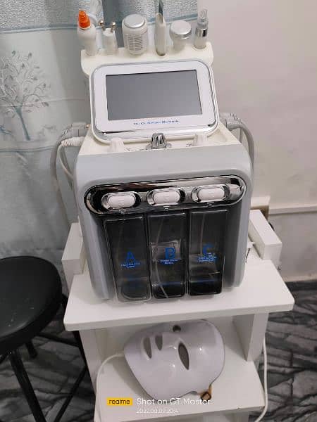 7 in 1 hydra Facial Machine up for Sale 1
