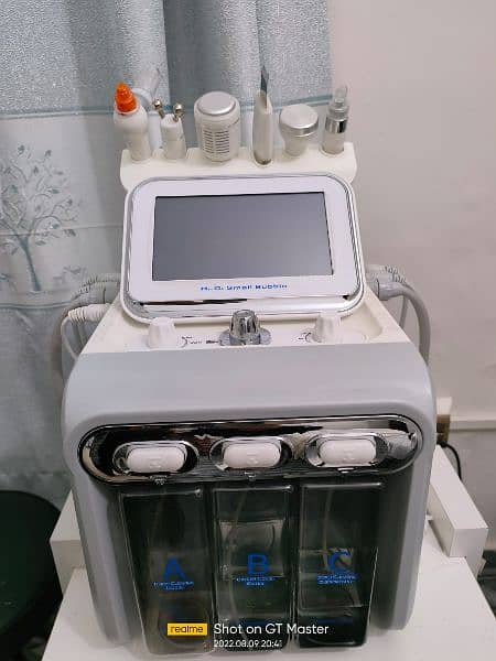 7 in 1 hydra Facial Machine up for Sale 2