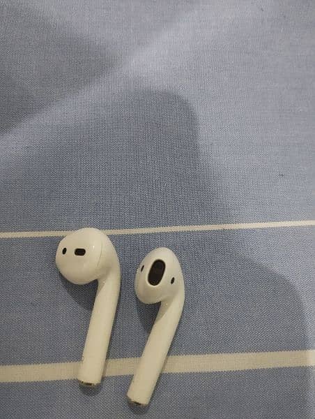 Apple Air Pods 2nd Generation 3