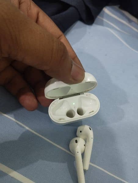 Apple Air Pods 2nd Generation 4