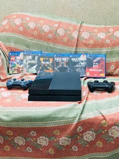 PS4 with 6 games or disc with 2 remote controll