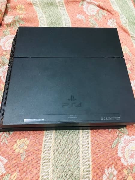 PS4 with 6 games or disc with 2 remote controll 4