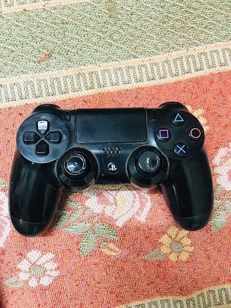 PS4 with 6 games or disc with 2 remote controll 12