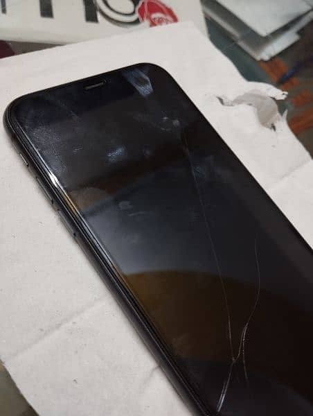 iPhone 11 64 GB PTA approved 4
