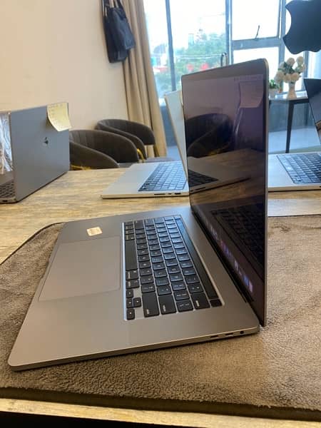 MacBook pro 16” 2019 16/512 1