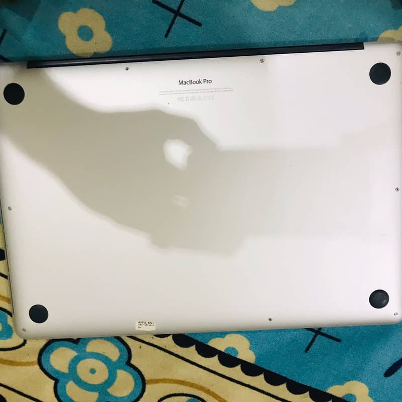 MacBook Pro (Retina, 15-inch, Mid 2015) 4