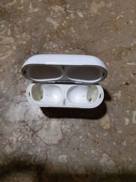 Apple Airpods Pro with high quality sound and battery. 0