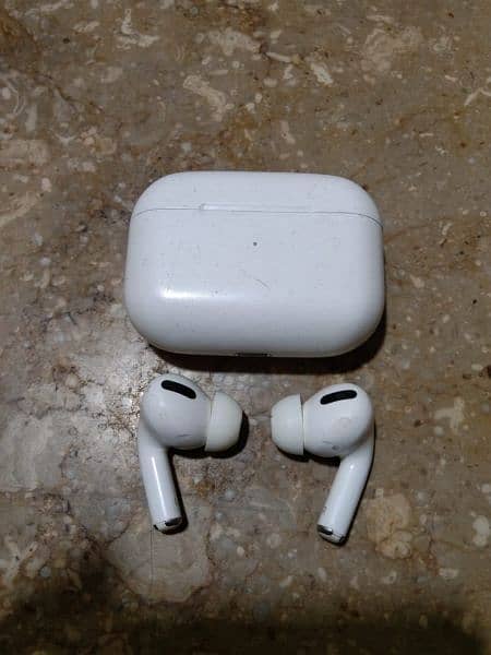 Apple Airpods Pro with high quality sound and battery. 3