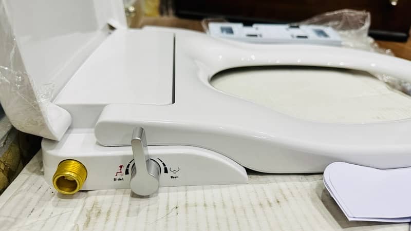Commode automatic bidet with seat cover 2