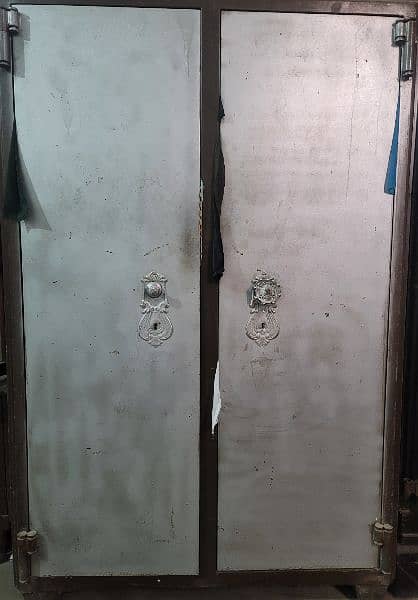 Two used safe. . In very reasonable price 1