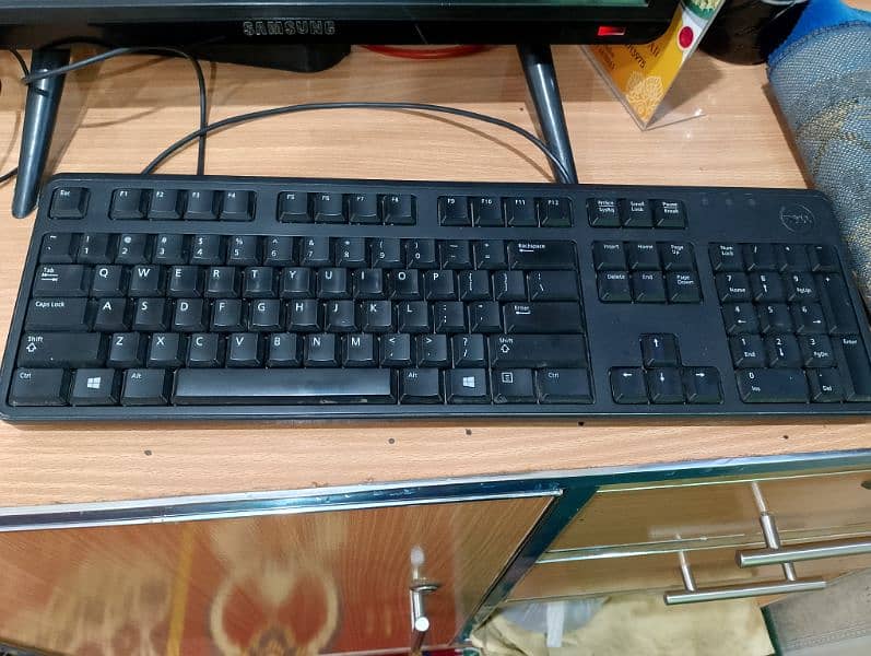 Best CPU HP + Samsung LCD 28 inc with key board or mouse 2