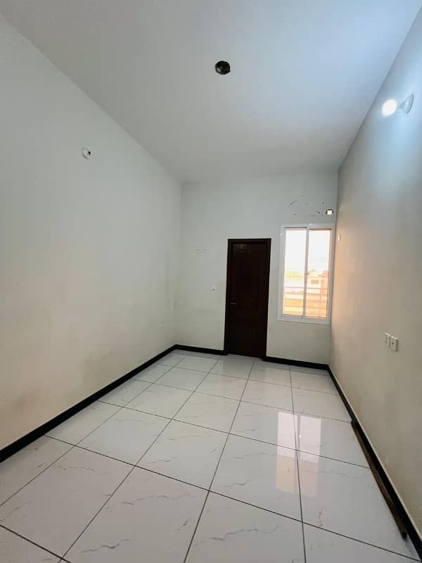 OUT STANDING FLAT FOR SALE SAADI TOWN BLOCK 1 WEST OPEN 60 FIT ROAD BACK 40 FIT ROAD NEAR PARK 15