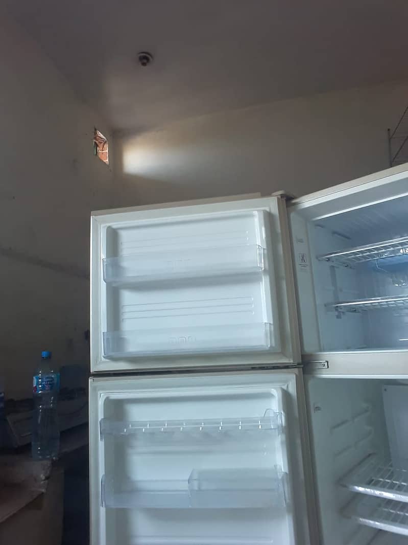 Kenwood fridge 7