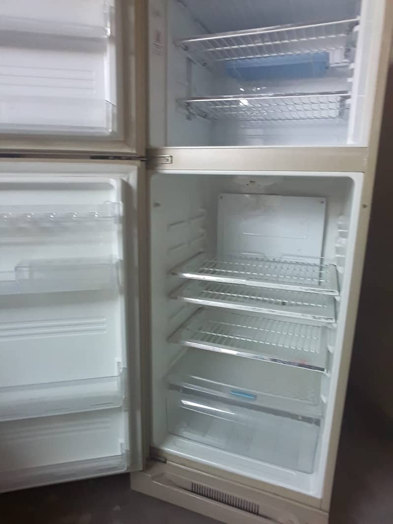 Kenwood fridge 14