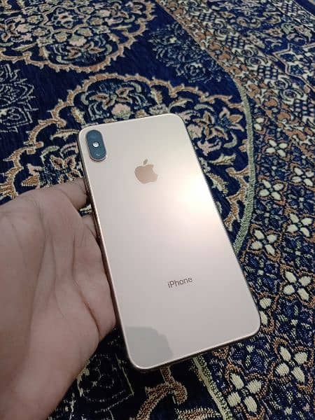 iphone xs max. 64GB factory unlok. No exchange only cash. red add 4