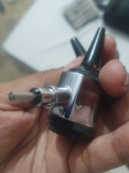 otoscope head 2