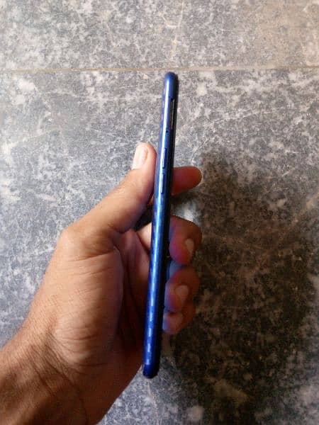 Samsung S10 good condition 8by10 2