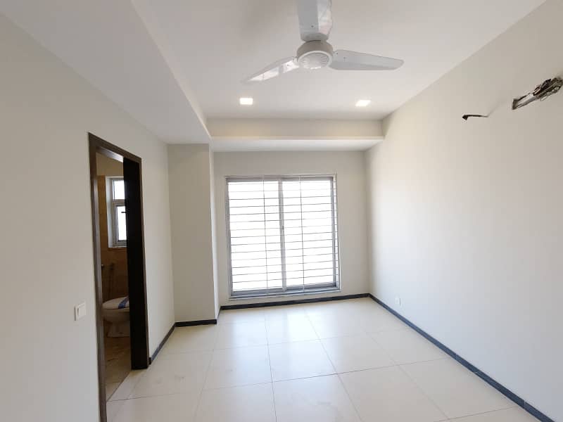 3 Bed Dam View Luxury Apartment Available. For Sale in Pine Heights D-17 Islamabad. 10