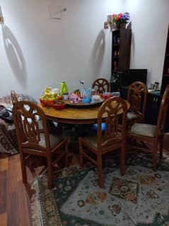 Round dining table with six chairs 0