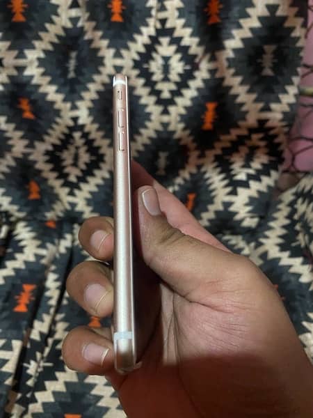 iPhone 7 128gb pta approved add read fist 4