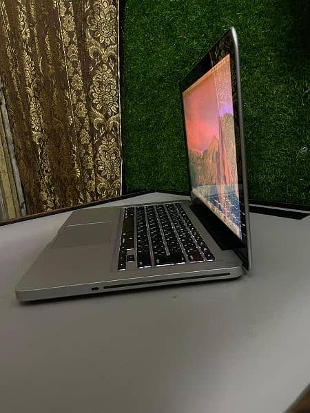 Apple MacBook Pro Ratina 1