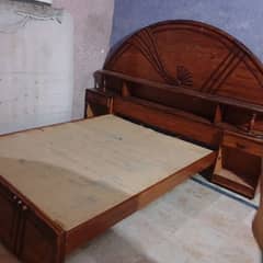 double bed wooden 0