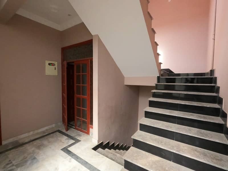 A Prime Location 160 Square Yards House In Karachi Is On The Market For sale 2