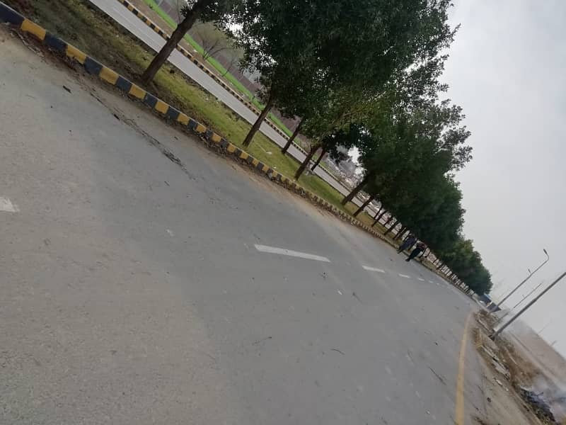 Near To Park 3.5 Marla Plot For Sale In Eden Gardens Lahore 5