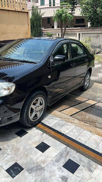 one hand used first owner Toyota altis 1