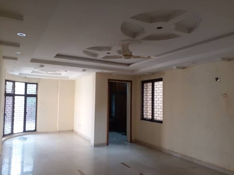 GULBERG,2 KANAL COMMERCIAL HOUSE FOR RENT GARDEN TOWN MALL ROAD SHADMAN LAHORE 5