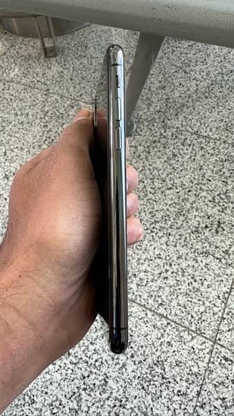 iPhone X 256GB mint condition from Apple Store 1