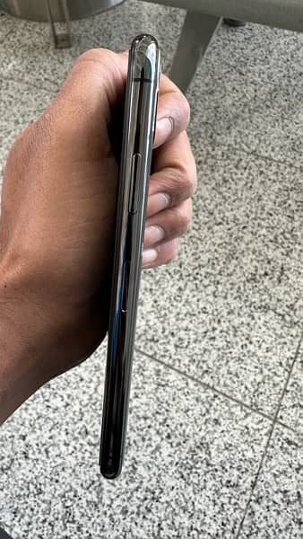 iPhone X 256GB mint condition from Apple Store 5