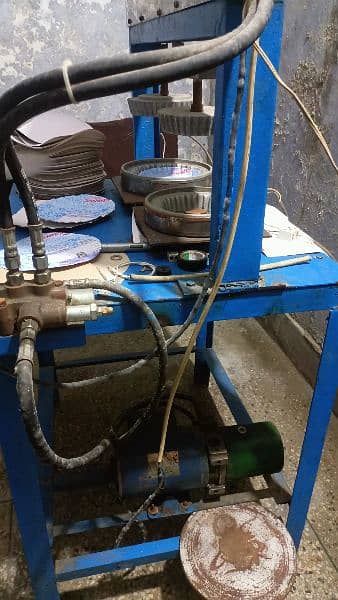 Disposable Plates making machine and cutting press 2