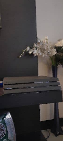 PS4 PRO 1TB WITH GAMES AND CONTROLLERS 2