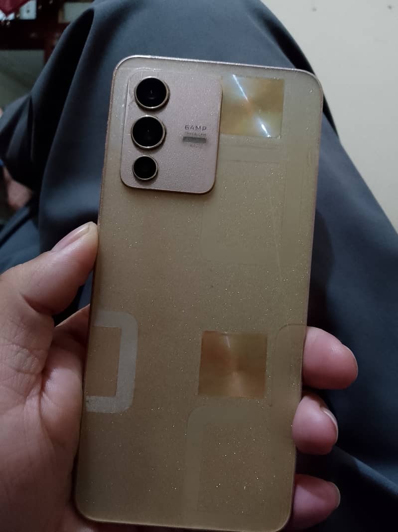 vivo v235g with box and charger 0