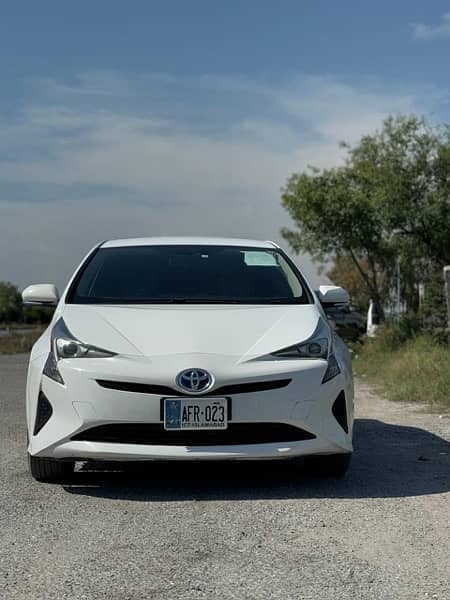 2017 prius b2b 4 garde car 0