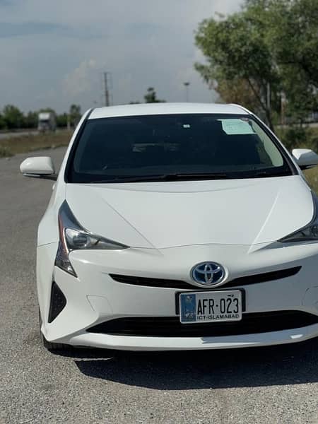 2017 prius b2b 4 garde car 2