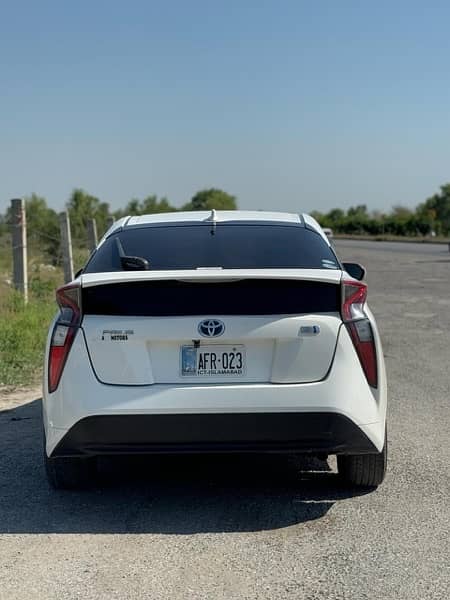 2017 prius b2b 4 garde car 9