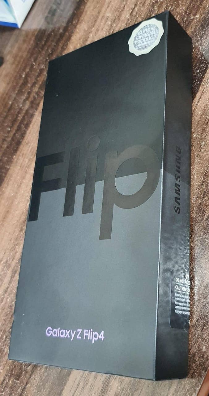 Samsung Galaxy Z Flip 4 (512GB) Mint Condition Official PTA approved 3