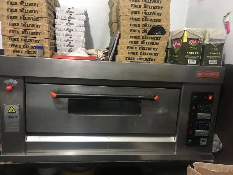 Fast food counter and oven with pan etc. 4