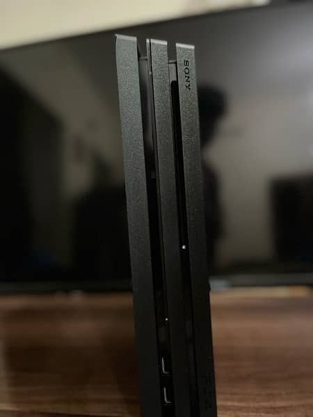 ps4  pro 7216 B latest model with all original  accessories 2