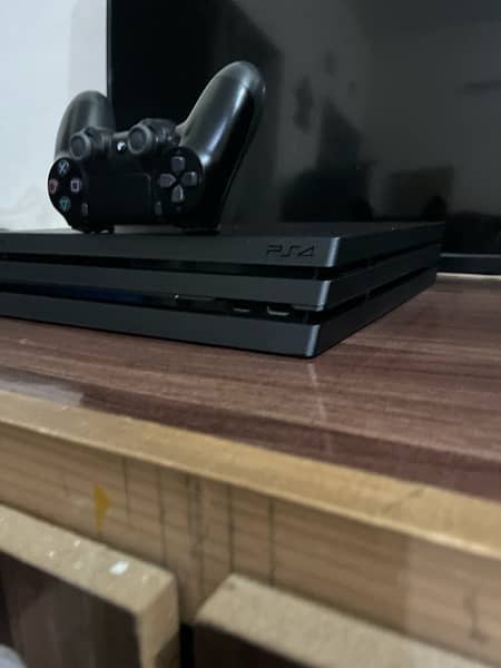 ps4  pro 7216 B latest model with all original  accessories 6