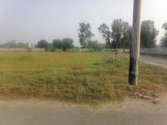 Corner Farmhouse Plot Is Up For Sale In Lahore Greenz Bedian Road