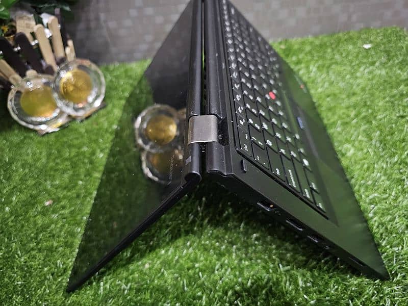 Lenovo ThinkPad Core i5 6th gen, 16 gb Ram, 256 Gb ssd, Touch screen 12