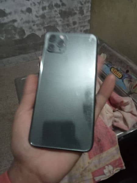 iPhone 11 pro max 10/10 condition 3