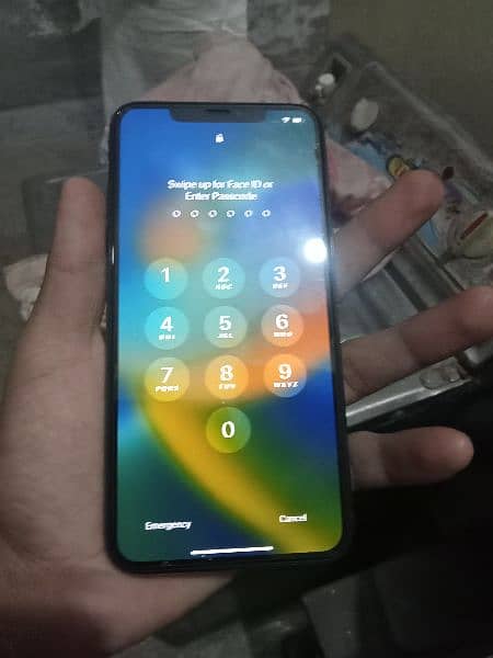 iPhone 11 pro max 10/10 condition 5