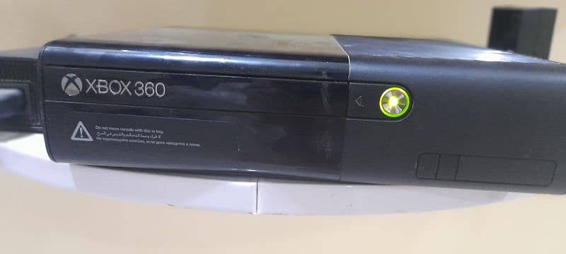 xbox 360e(ultra slim)console 500gb,two controllers with/without kinect 0