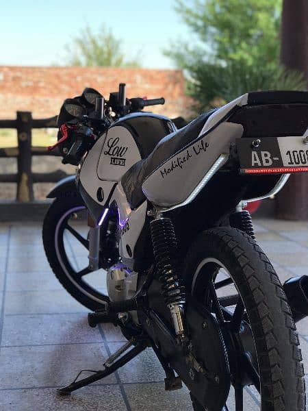 Yamaha YBR G 21 Model sticker 22 Registered 3