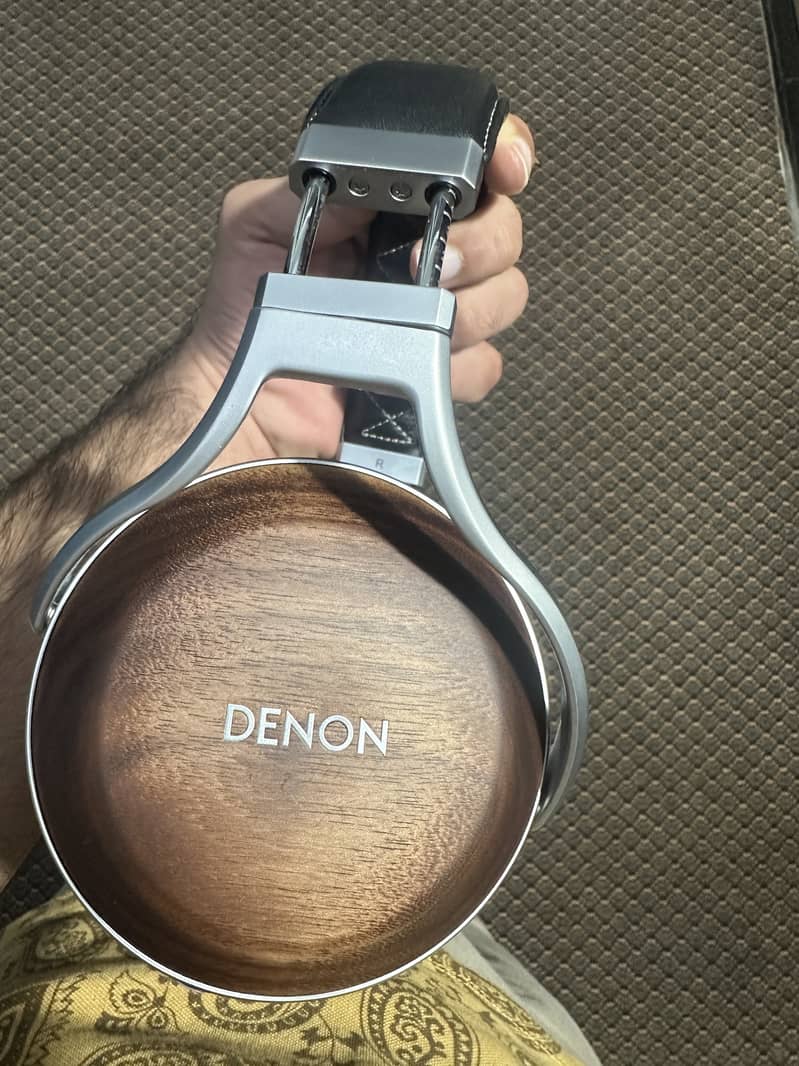 Denon Ah-d7200 flagship headphones with box and accessories 3
