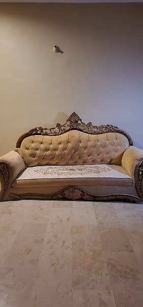 golden colour sofa set 10/8 condition repair able 2
